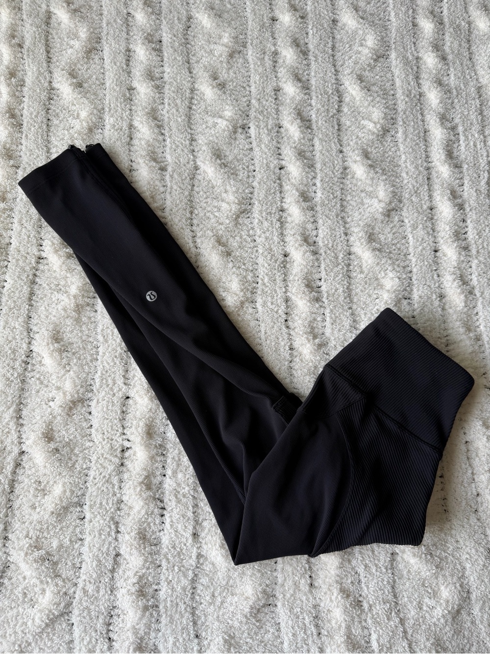 Lululemon trail trekker black high rise leggings size 2